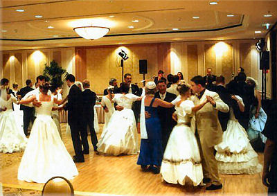 danceapart_live_festlicher_ball_hochzeit_brautkleider